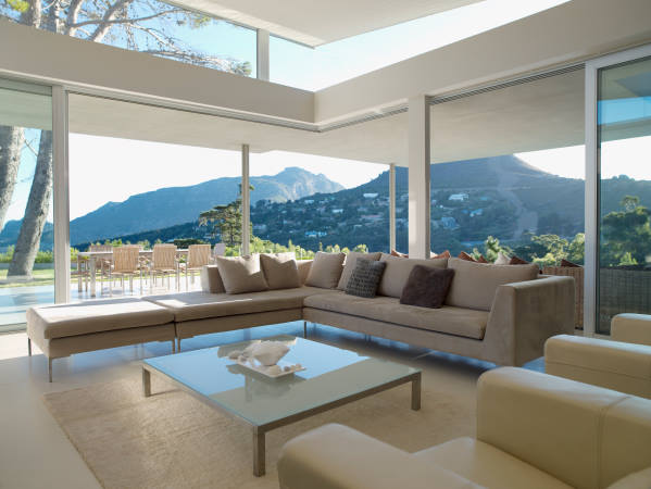 How to Handle Second Homes When Downsizing: Expert Advice for Luxury Sellers